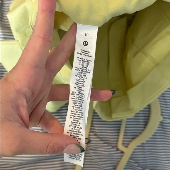 lululemon Women’s Relaxed Fit Super High Rise Yellow Cargo Short 4” size 10 NWT - Picture 6 of 9